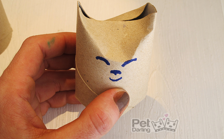 juguete para gatos casero dispensador pienso