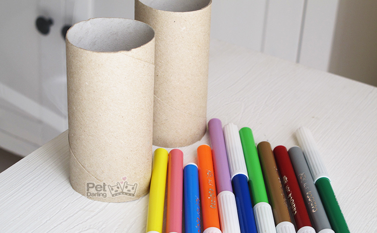 juguete para gatos hecho con carton reciclado