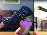 mujer se cae haciendo yoga gatos corren asustados